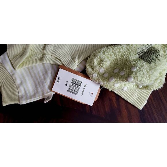NWT UNISEX CHICK PEA 4 PIECE BABY OUTFIT - Picture 3 of 7